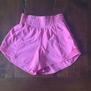 Lululemon Hotty Hot High-Rise Short 4"
Sonic Pink Size 0